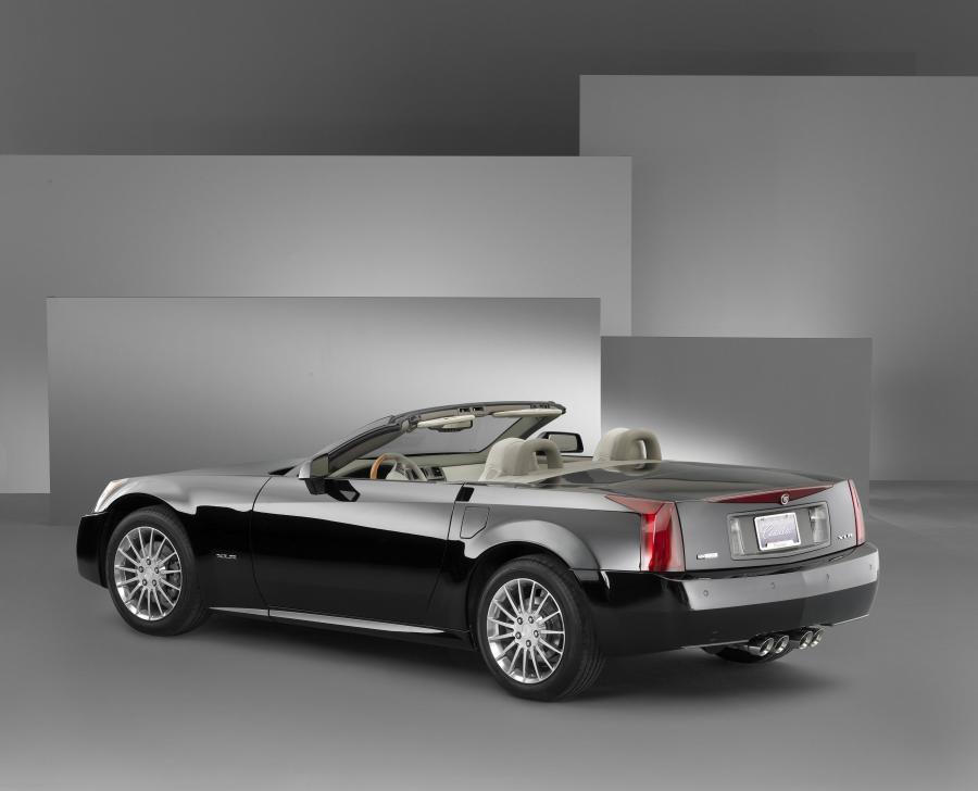  Cadillac XLR Roadster 2004 года  (фото 30 из 128)